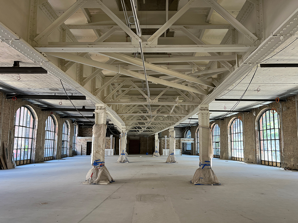 Baufortschritt der Eingangspackkammer im Erdgeschoss des Postbahnhofs Berlin.