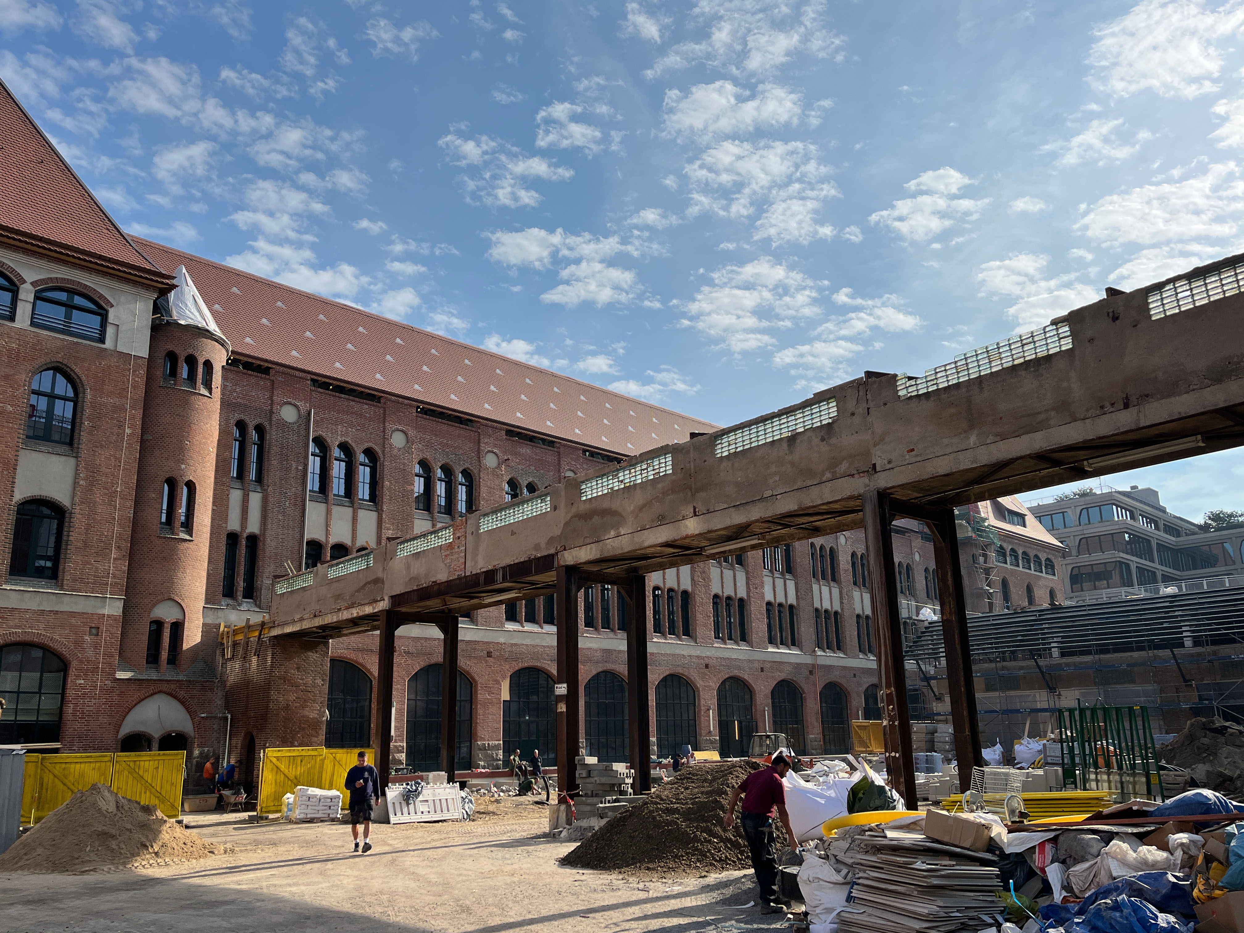 Außenansicht des Baufortschritts im Postbahnhof Berlin.